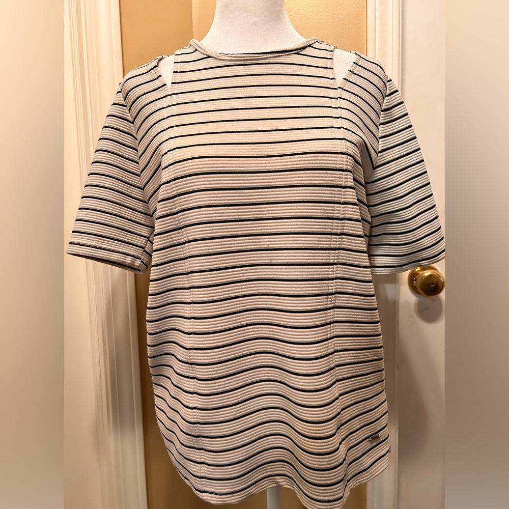 Wardrobe Black And White Striped Top With Peak Holes Size Extra Large